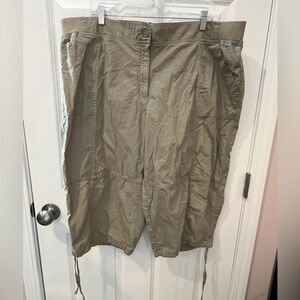 Basic Editions Green Capri Shorts Size 22W